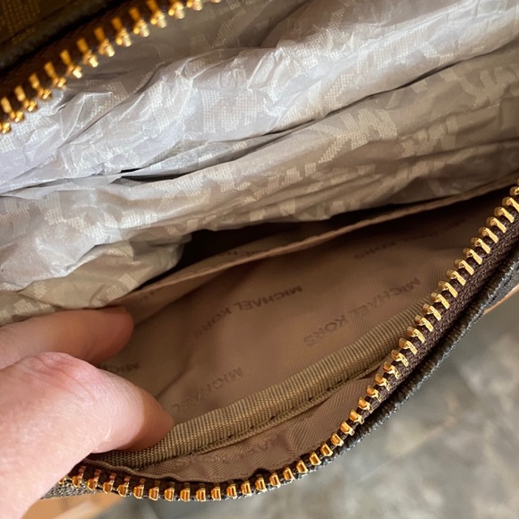 MICHAEL KORS BRAND NEW CROSSBODY BAG - Picture 9 of 16